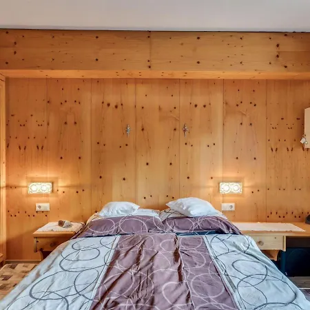 Smaragd Chalet 木屋